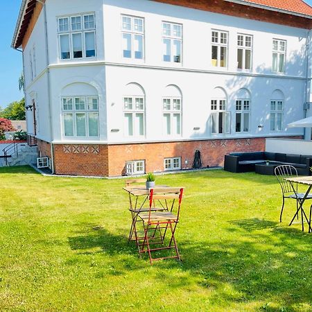 Aday - City Central Mansion - 1 Bedroom Apartment With Garden Олбор Екстериор снимка