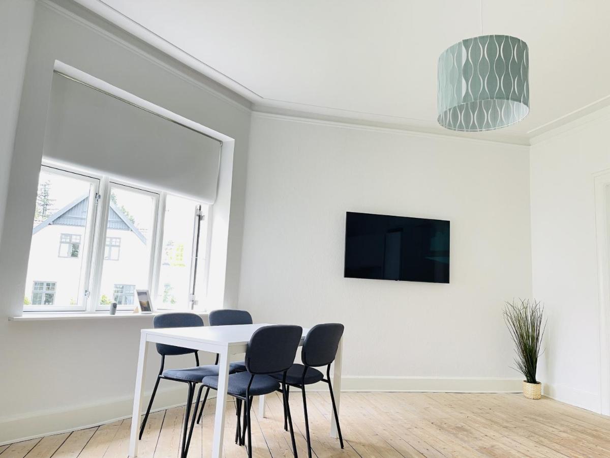 Aday - City Central Mansion - 1 Bedroom Apartment With Garden Олбор Екстериор снимка