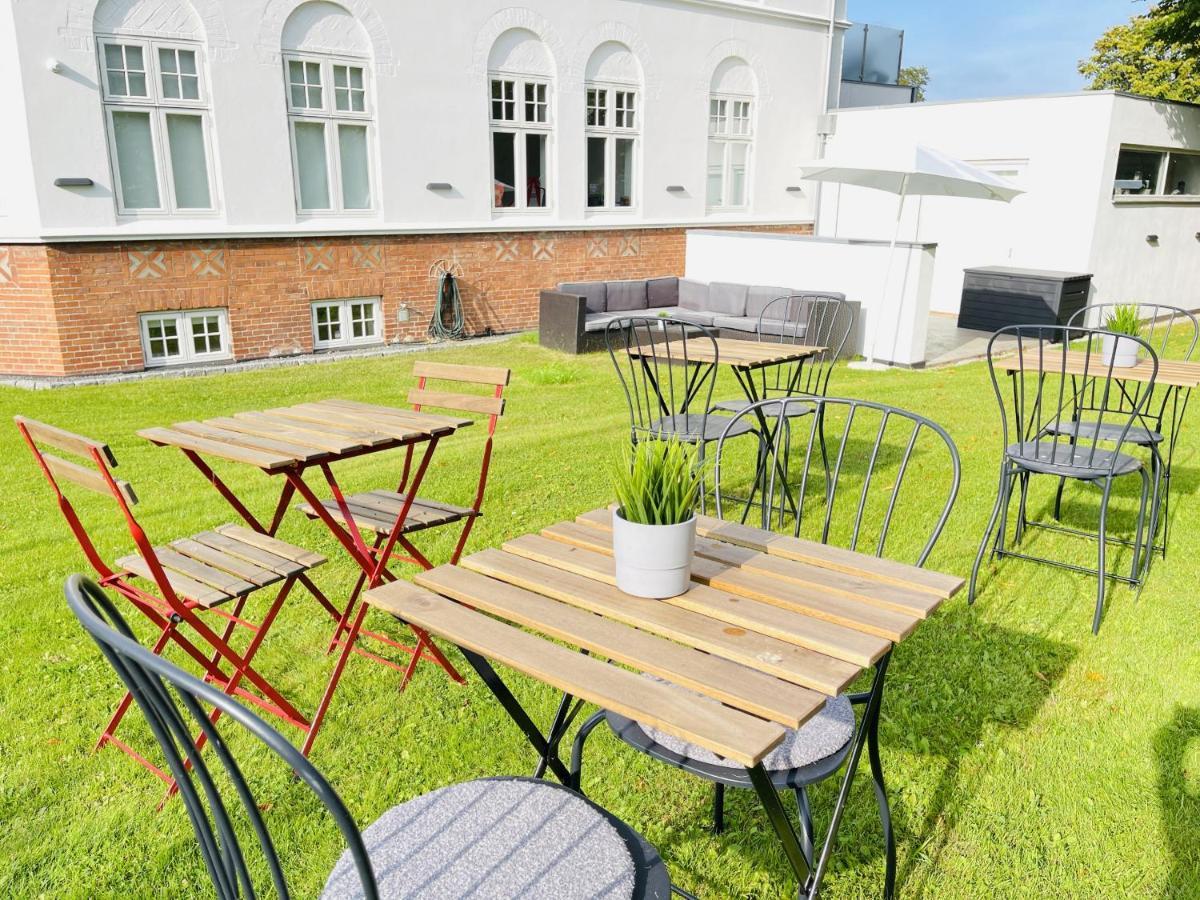 Aday - City Central Mansion - 1 Bedroom Apartment With Garden Олбор Екстериор снимка