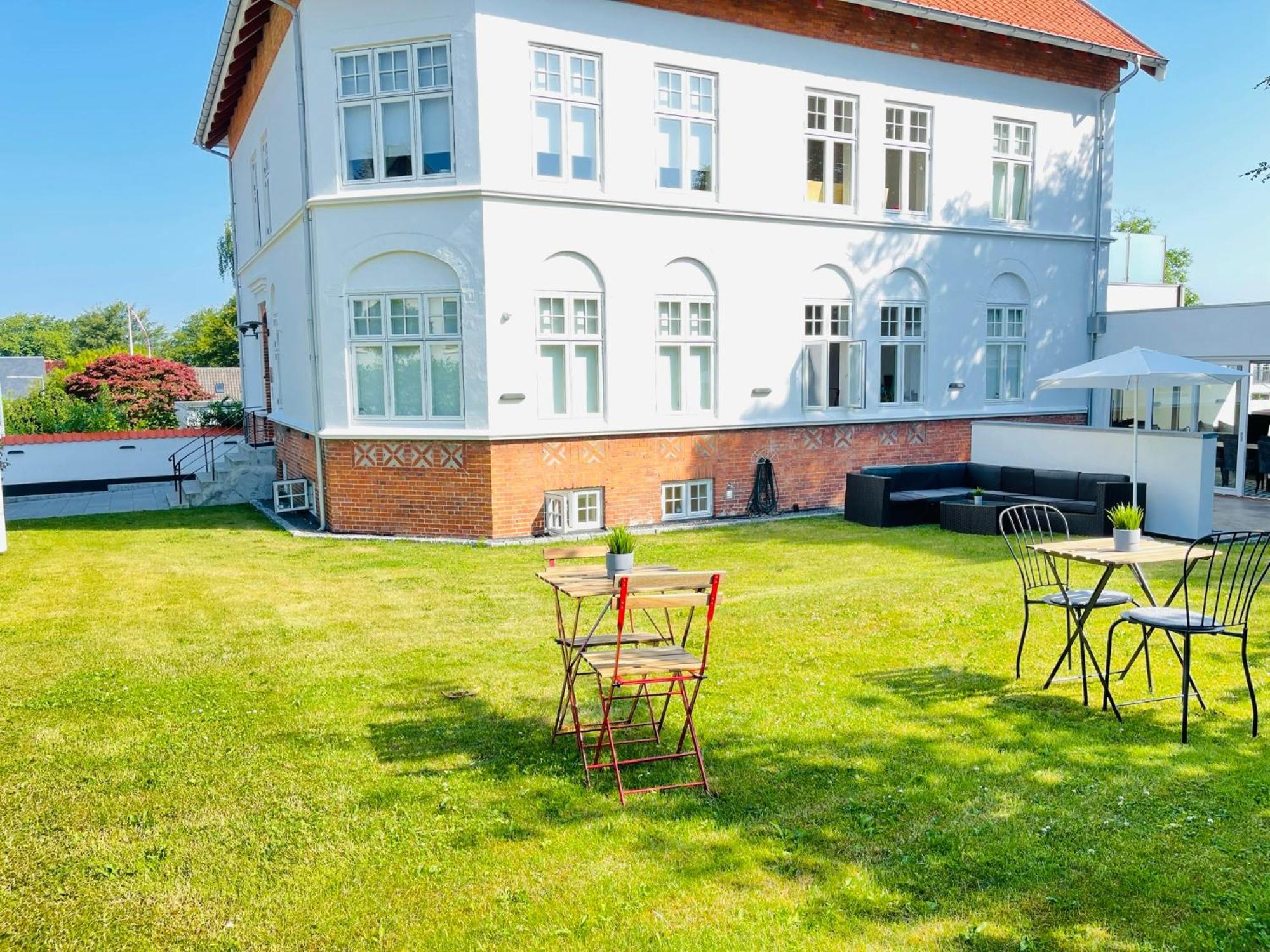 Aday - City Central Mansion - 1 Bedroom Apartment With Garden Олбор Екстериор снимка